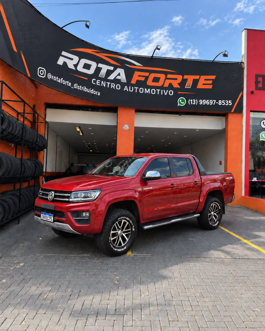Fachada da Rota Forte com caminhonete